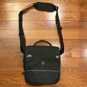 Swiss gear shoulder bag - like new